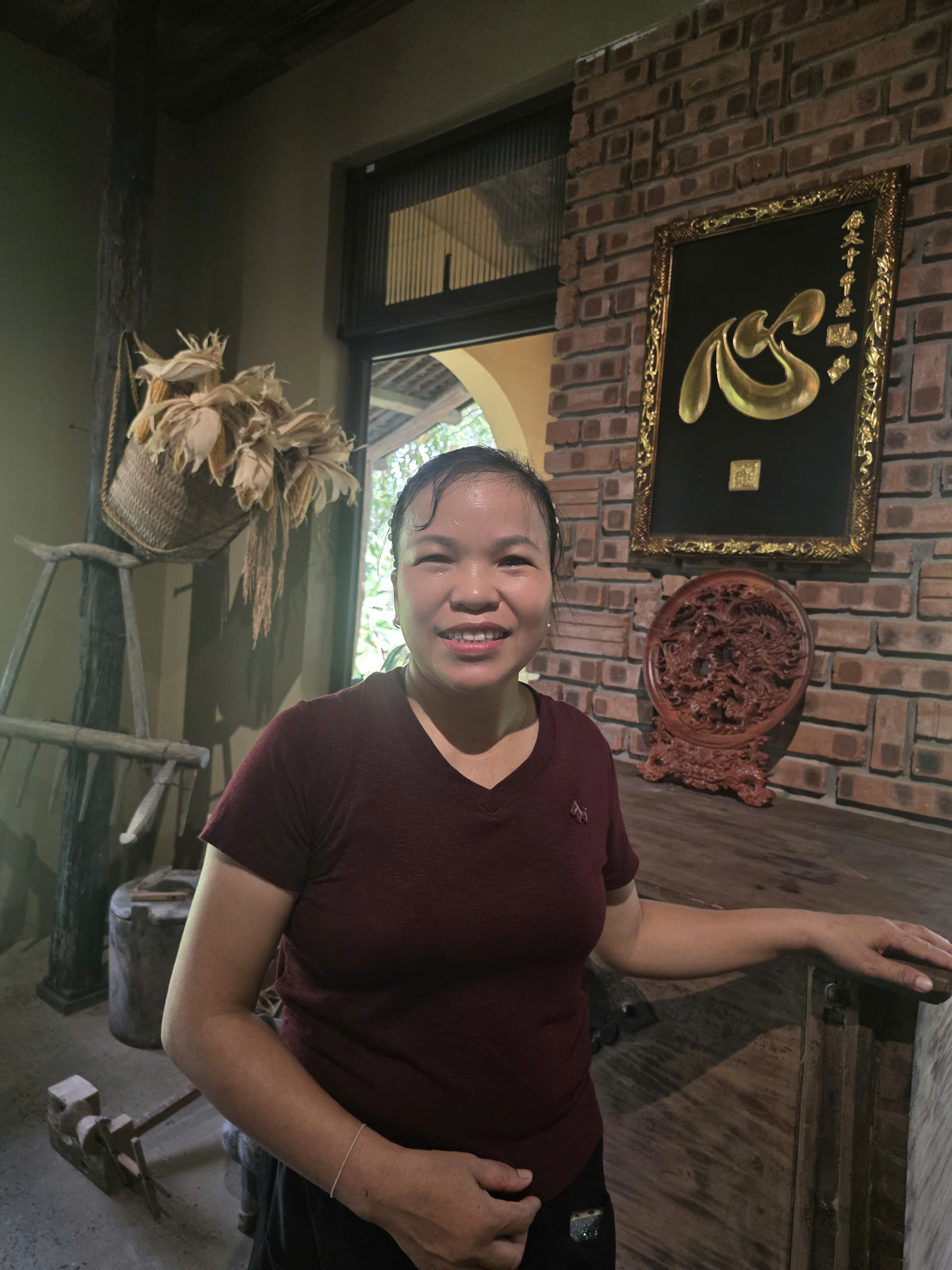 Chị Kim Thoa, người trực tiếp tư vấn nhung hươu cho khách hàng